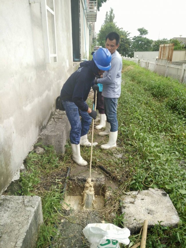 บริการ ลอกท่อเมนต์น้ำทิ้ง เนื่องจากไขมันอุดตัน ในเขตแหลมฉบัง ศรีราชา ชลบุรี